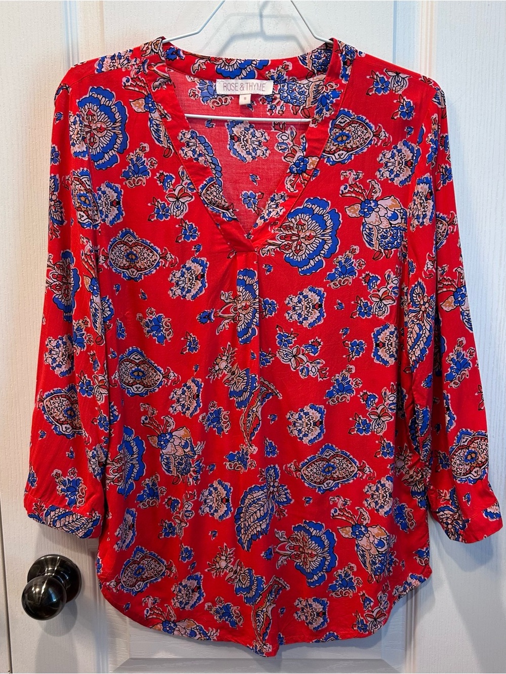 Rose & Thyme Women's Red & Blue Floral Split Neck 3/4 Sleeve Size Small Top
